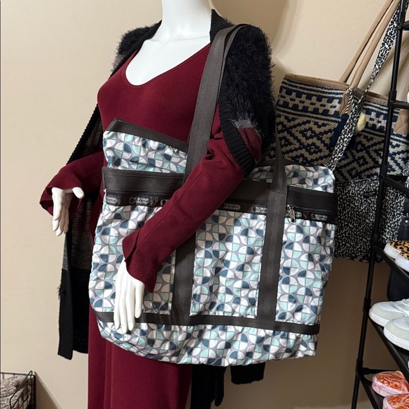 LESPORTSAC Xl Geometric Tote Bag With Matching Pouch - Picture 5 of 5